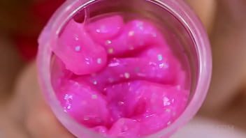 Jucariile ei erotice o fac mereu sa ajunga la orgasm